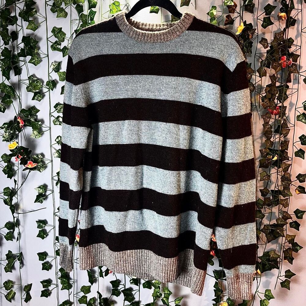 Boden men’s black and light blue horizontal striped sweater (Large)